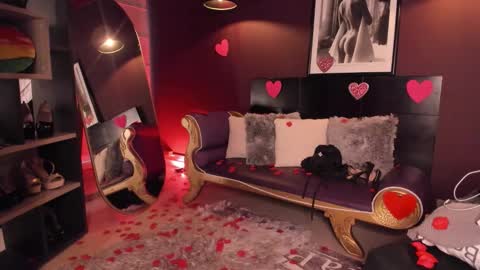 Snapshot of moony_14 chatting on 02/14/26, 12:24 Michelle online show from 02/14/26, 12:24