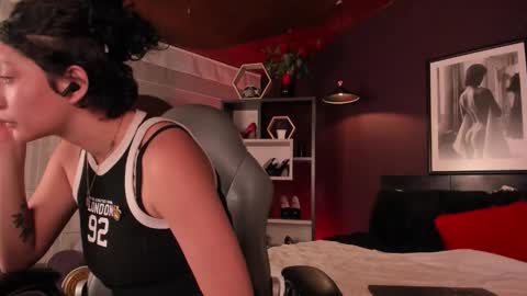 Snapshot of moony_14 chatting on 02/21/26, 01:01 Michelle online show from 02/21/26, 01:01