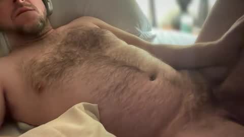 Snapshot of moony__ chatting on 11/24/25, 04:56 Moon online show from 11/24/25, 04:56