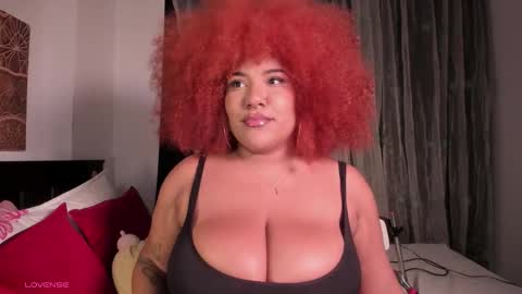 Snapshot of moradaniels chatting on 11/02/25, 09:11 online show from 11/02/25, 09:11