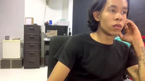 Snapshot of morales_miles1 chatting on 05/18/26, 01:35 Andrew online show from 05/18/26, 01:35