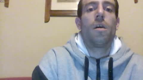 Snapshot of morenikoo26 chatting on 05/09/26, 10:15 morenikoo26 online show from 05/09/26, 10:15