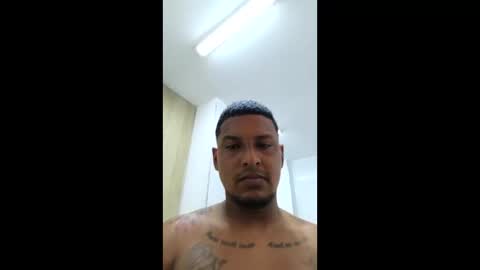 Snapshot of morenoman25 chatting on 04/06/26, 04:32 Carlos online show from 04/06/26, 04:32