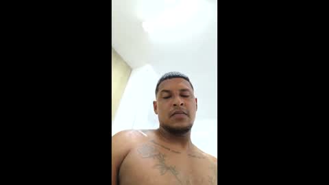 Snapshot of morenoman25 chatting on 04/06/26, 04:46 Carlos online show from 04/06/26, 04:46