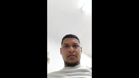 Snapshot of morenoman25 chatting on 04/14/26, 10:21 Carlos online show from 04/14/26, 10:21