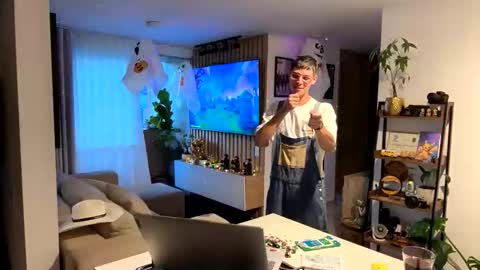 Snapshot of morgan_hiller chatting on 10/31/25, 10:33 online show from 10/31/25, 10:33