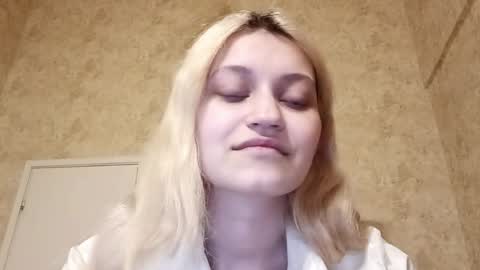 Snapshot of morgankesey chatting on 03/28/26, 06:40 Eva is here now help me get 50 thumbs up pls online show from 03/28/26, 06:40