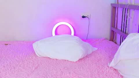 Snapshot of morninbunny_ chatting on 03/08/26, 03:32 Emilia online show from 03/08/26, 03:32