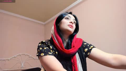 Snapshot of moroccan_diamond_ chatting on 12/24/24, 06:39 Medina online show from 12/24/24, 06:39