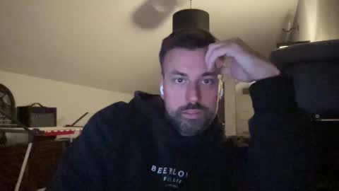 Snapshot of morty87geil chatting on 11/19/25, 05:35 morty87geil online show from 11/19/25, 05:35