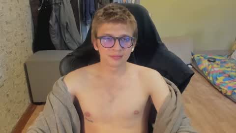 Snapshot of mortywithlove chatting on 06/11/26, 12:32 Morty online show from 06/11/26, 12:32