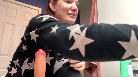 Snapshot of mossy_mommy chatting on 02/13/25, 05:01 Mossy Mommy online show from 02/13/25, 05:01