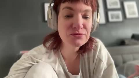 Snapshot of mossy_mommy chatting on 02/14/25, 05:03 Mossy Mommy online show from 02/14/25, 05:03