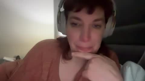 Snapshot of mossy_mommy chatting on 02/16/25, 02:31 Mossy Mommy online show from 02/16/25, 02:31