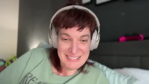 Snapshot of mossy_mommy chatting on 02/17/25, 10:36 Mossy Mommy online show from 02/17/25, 10:36