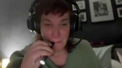 Snapshot of mossy_mommy chatting on 02/18/25, 01:54 Mossy Mommy online show from 02/18/25, 01:54