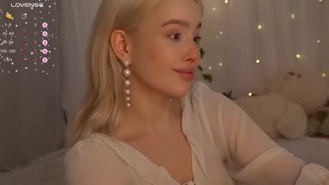 Snapshot of mother__of__dragons chatting on 10/17/25, 03:47 Deni and Jett my weekly schedule online show from 10/17/25, 03:47