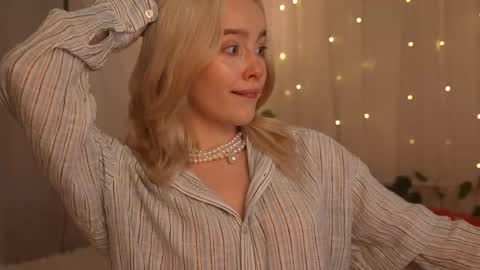 Snapshot of mother__of__dragons chatting on 11/11/25, 07:47 Deni and Jett my weekly schedule online show from 11/11/25, 07:47