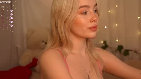 Snapshot of mother__of__dragons chatting on 11/15/25, 08:38 Deni and Jett my weekly schedule online show from 11/15/25, 08:38