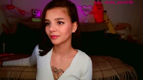 Snapshot of moto_ponchik chatting on 10/12/25, 04:55 Kris online show from 10/12/25, 04:55