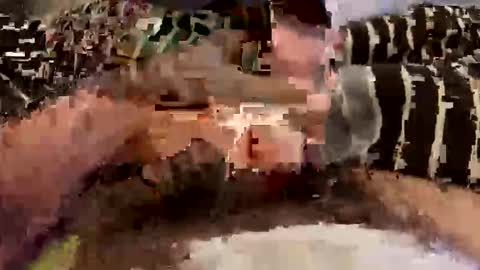 Snapshot of motomo12 chatting on 11/25/25, 08:31 Henry online show from 11/25/25, 08:31