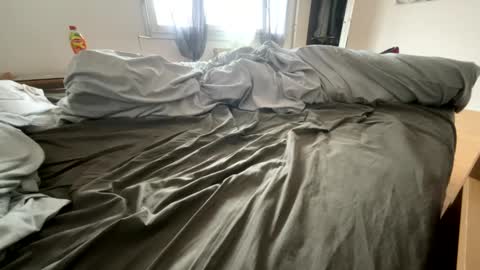 Snapshot of mouillelenos chatting on 01/04/25, 11:33 CamO online show from 01/04/25, 11:33