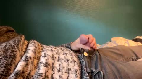 Snapshot of mouillelenos chatting on 12/14/25, 11:37 CamO online show from 12/14/25, 11:37