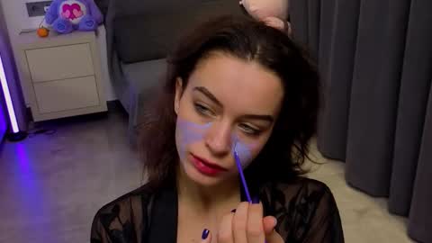 Snapshot of movessa chatting on 11/20/25, 10:42 Luna online show from 11/20/25, 10:42