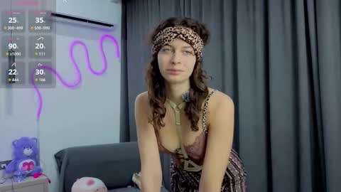 Snapshot of movessa chatting on 11/25/25, 11:16 Luna online show from 11/25/25, 11:16