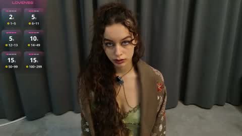 Snapshot of movessa chatting on 12/21/25, 12:18 Luna online show from 12/21/25, 12:18