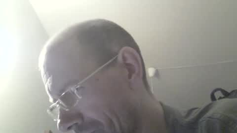 Snapshot of moviem1978 chatting on 12/22/24, 08:16 Frederik online show from 12/22/24, 08:16