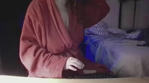 Snapshot of moxxxieg chatting on 03/16/26, 11:36 moxxxieg online show from 03/16/26, 11:36