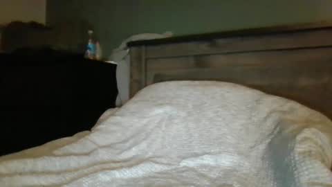 Snapshot of mr1bucket chatting on 10/14/25, 12:33 mr1bucket online show from 10/14/25, 12:33