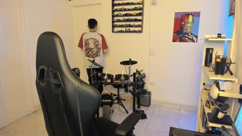 Snapshot of mr_andresr chatting on 01/30/25, 04:48 Andy online show from 01/30/25, 04:48