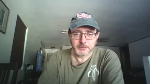 Snapshot of mr_anonymous57 chatting on 04/17/26, 04:43 MrAnonymou57 online show from 04/17/26, 04:43