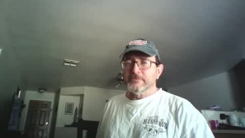 Snapshot of mr_anonymous57 chatting on 04/30/26, 04:02 MrAnonymou57 online show from 04/30/26, 04:02