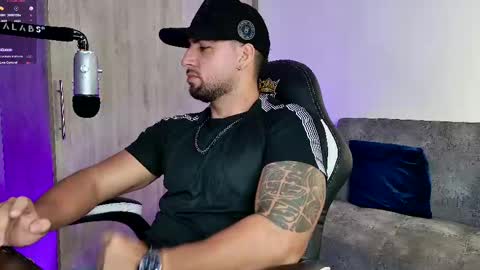 Snapshot of mr_david_cox chatting on 02/22/25, 01:00 David online show from 02/22/25, 01:00