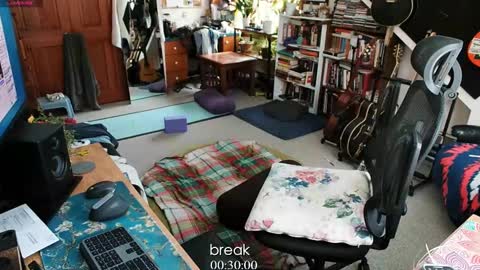 Snapshot of mr_foxxy chatting on 02/13/25, 02:09 ninko online show from 02/13/25, 02:09