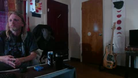 Snapshot of mr_happy12 chatting on 10/30/25, 09:04 mr_happy12 online show from 10/30/25, 09:04