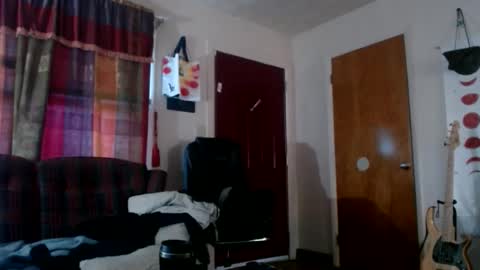 Snapshot of mr_happy12 chatting on 10/31/25, 09:16 mr_happy12 online show from 10/31/25, 09:16