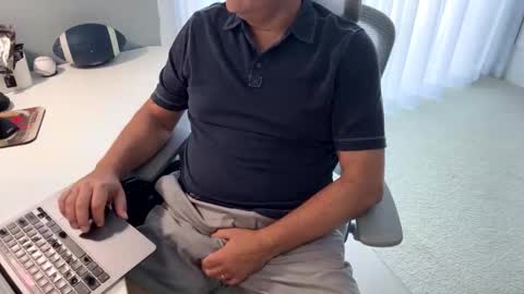 Snapshot of mr_hornyasfuck chatting on 11/17/25, 01:39 mr_hornyasfuck online show from 11/17/25, 01:39