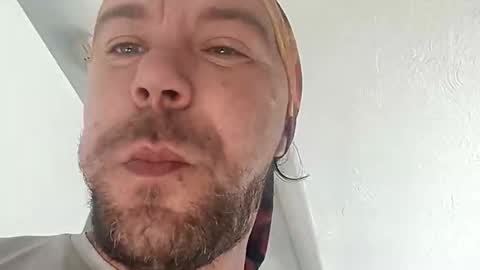 Snapshot of mr_i_ chatting on 09/22/25, 11:12 mr_i_ online show from 09/22/25, 11:12