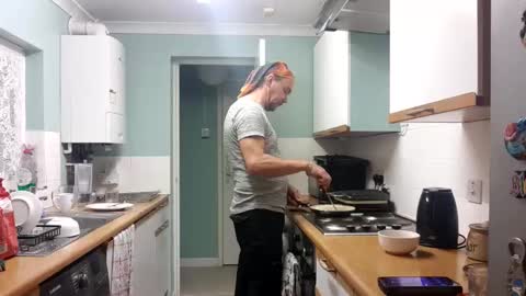 Snapshot of mr_i_ chatting on 10/19/25, 08:31 mr_i_ online show from 10/19/25, 08:31