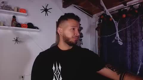 MIKEE online show from 10/25/25, 03:36