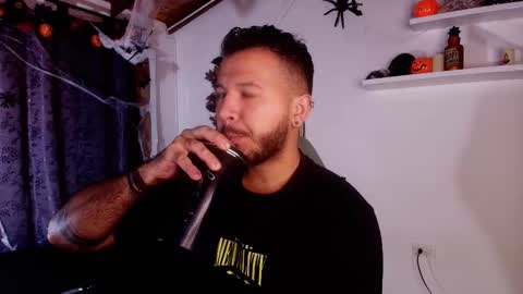 MIKEE online show from 10/29/25, 03:09