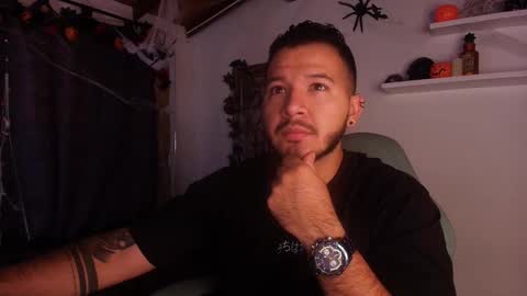 MIKEE online show from 10/30/25, 03:08