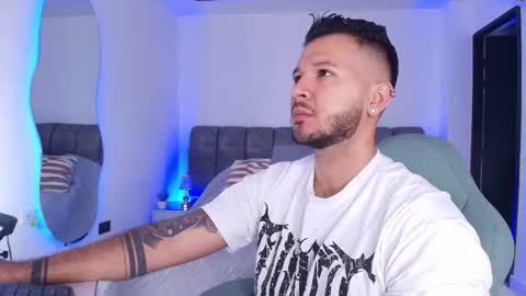 MIKEE online show from 11/12/25, 03:07