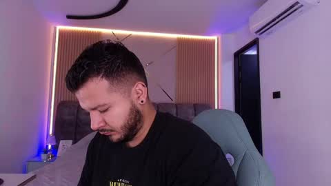MIKEE online show from 04/28/26, 03:11
