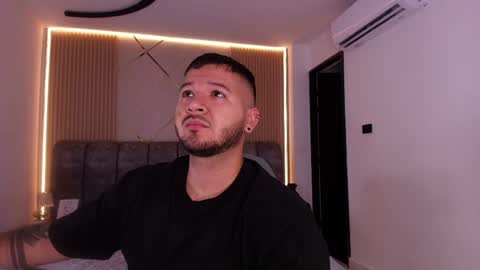 MIKEE online show from 04/29/26, 03:10