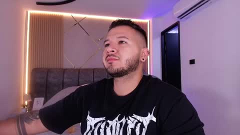MIKEE online show from 05/01/26, 03:11